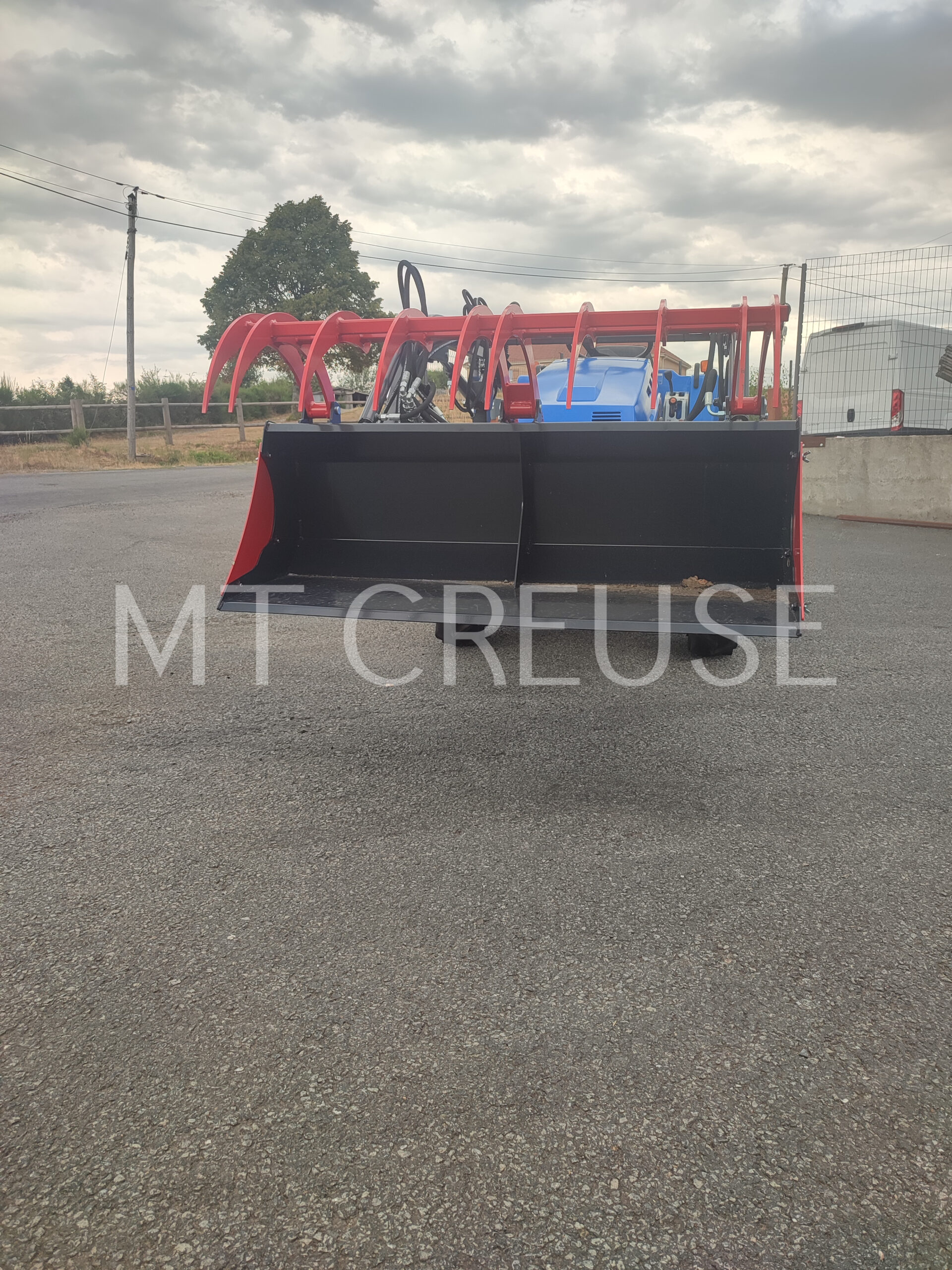 Iseki TU185 D/A (970h) (2605) + chargeur godet croco NEUF – Image 7
