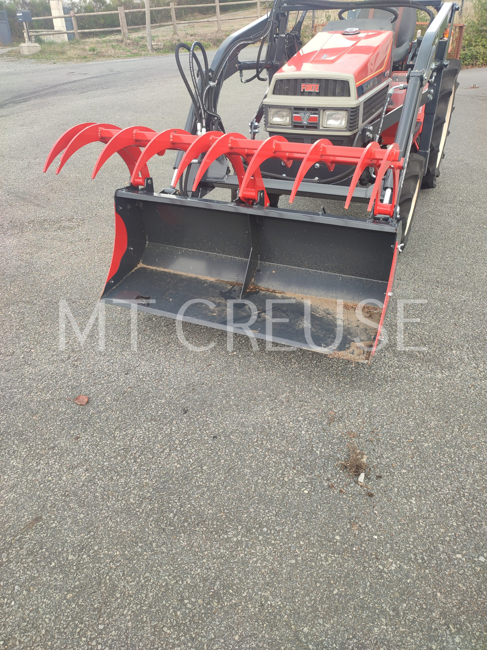 Yanmar F175 (570h) (2608) + chargeur godet croco NEUF – Image 4